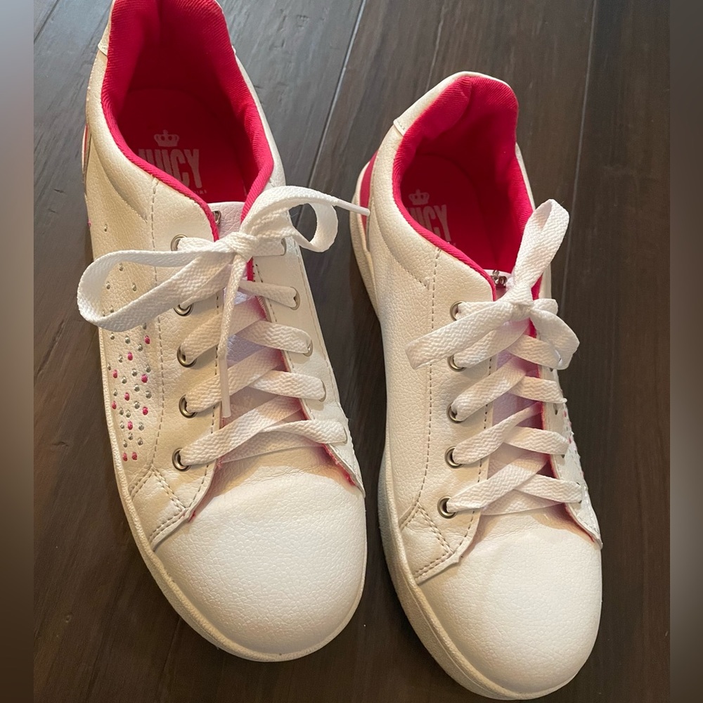 Juicy Couture women’s white Canvas Sneakers with pink sparkle crystals. Size 5